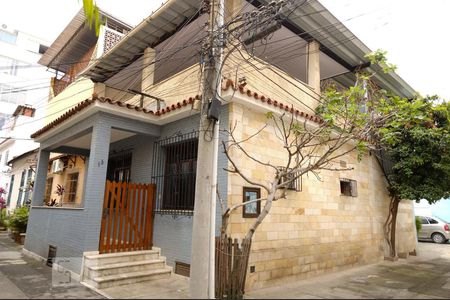 Casa à venda com 160m², 3 quartos e 1 vagaFachada