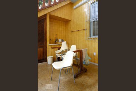 Casa à venda com 160m², 3 quartos e 1 vagaÁrea de Serviço