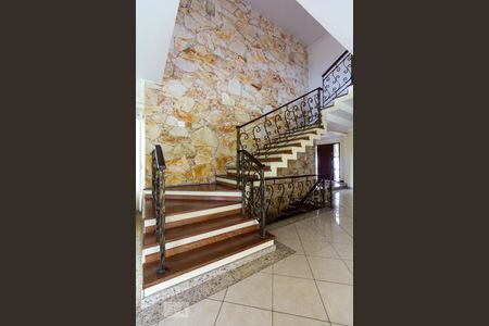 Escada de casa para alugar com 4 quartos, 620m² em Cidade São Francisco, São Paulo