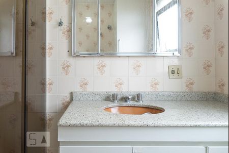 Banheiro de apartamento à venda com 2 quartos, 64m² em Vila Buarque, São Paulo