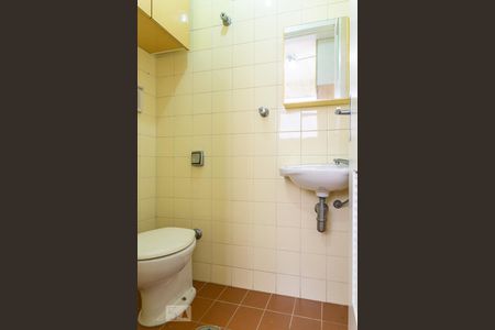 Apartamento à venda com 64m², 2 quartos e 1 vaga Apartamento à venda com 64m², 2 quartos e 1 vagaBanheiro Serviço