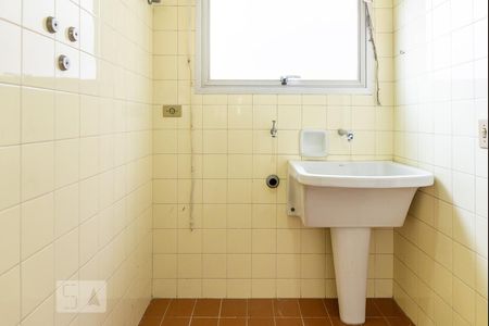 Apartamento à venda com 64m², 2 quartos e 1 vaga Apartamento à venda com 64m², 2 quartos e 1 vagaArea Serviço