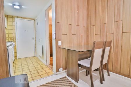 Sala de kitnet/studio para alugar com 1 quarto, 30m² em Cerqueira César, São Paulo