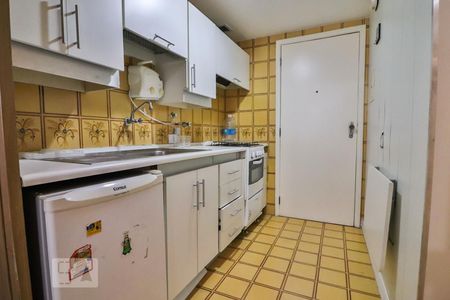 Cozinha de kitnet/studio para alugar com 1 quarto, 30m² em Cerqueira César, São Paulo