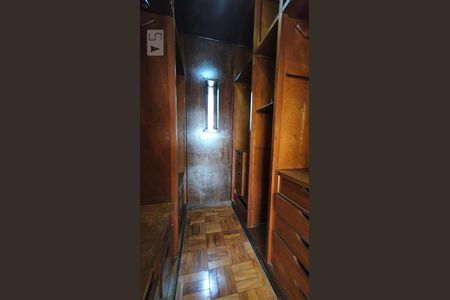 Casa para alugar com 540m², 4 quartos e 4 vagasCloset do quarto 