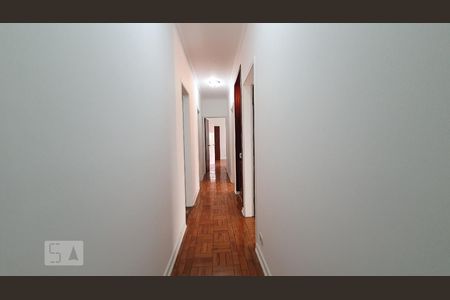 Casa para alugar com 540m², 4 quartos e 4 vagasCorredor