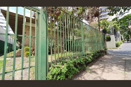Casa para alugar com 540m², 4 quartos e 4 vagasFachada