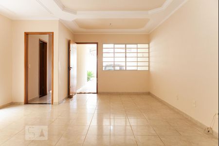 Casa para alugar com 3 quartos, 150m² em Jardim Atlântico, Goiânia