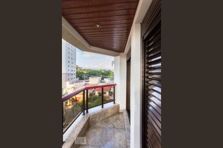 Apartamento à venda com 171m², 3 quartos e 3 vagasVaranda da Suíte 1 e 2