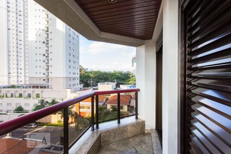 Apartamento à venda com 171m², 3 quartos e 3 vagasVaranda da Suíte 1 e 2