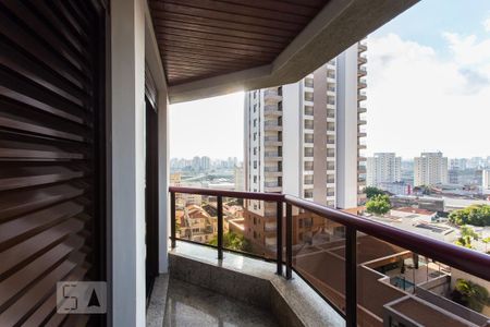 Apartamento à venda com 171m², 3 quartos e 3 vagasVaranda da Suíte 1 e 2