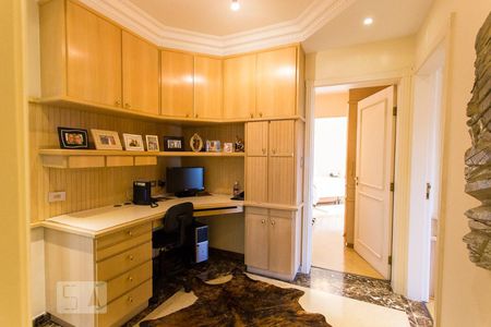 Apartamento à venda com 171m², 3 quartos e 3 vagasEscritório do Corredor