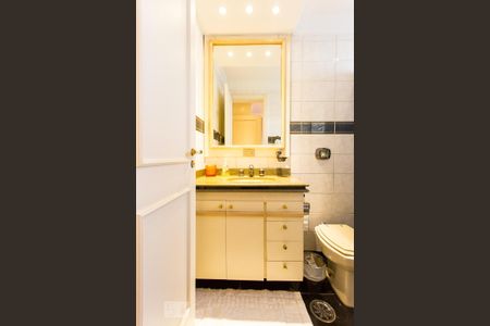 Apartamento à venda com 171m², 3 quartos e 3 vagasBanheiro da Suíte 2