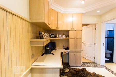 Apartamento à venda com 171m², 3 quartos e 3 vagasEscritório do Corredor