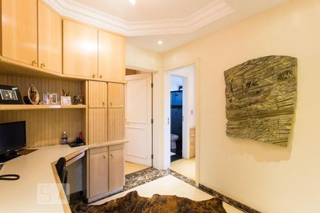 Apartamento à venda com 171m², 3 quartos e 3 vagasEscritório do Corredor