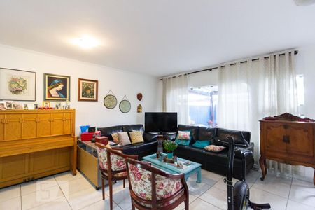 Casa à venda com 140m², 4 quartos e 2 vagasSala