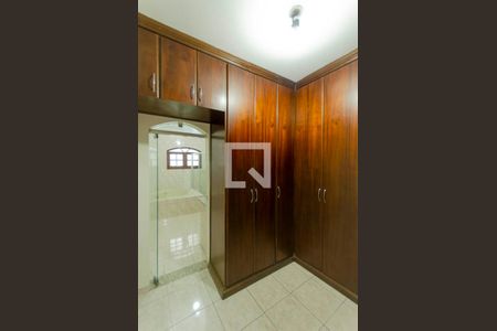 Casa à venda com 220m², 3 quartos e 5 vagas Casa à venda com 220m², 3 quartos e 5 vagasCloset Suíte
