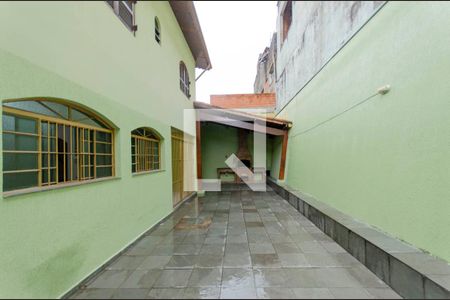 Casa à venda com 220m², 3 quartos e 5 vagas Casa à venda com 220m², 3 quartos e 5 vagasQuintal