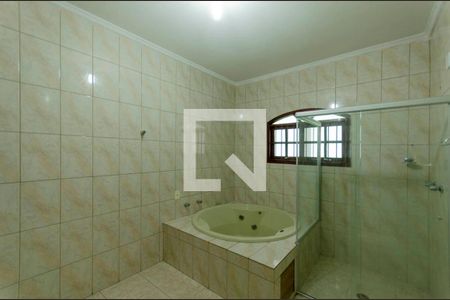 Casa à venda com 220m², 3 quartos e 5 vagas Casa à venda com 220m², 3 quartos e 5 vagasBanheiro Suíte