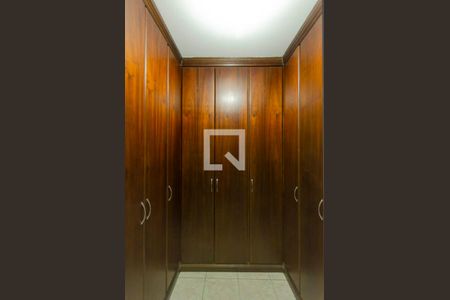 Casa à venda com 220m², 3 quartos e 5 vagas Casa à venda com 220m², 3 quartos e 5 vagasCloset Suíte