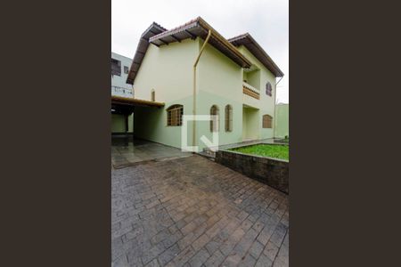 Casa à venda com 220m², 3 quartos e 5 vagas Casa à venda com 220m², 3 quartos e 5 vagasFachada Interna