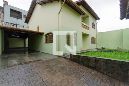Casa à venda com 220m², 3 quartos e 5 vagas Casa à venda com 220m², 3 quartos e 5 vagasGaragem
