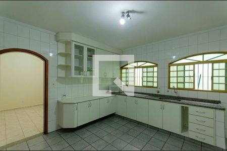 Casa à venda com 220m², 3 quartos e 5 vagas Casa à venda com 220m², 3 quartos e 5 vagasCozinha