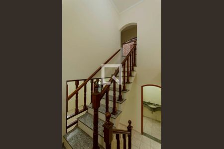 Casa à venda com 220m², 3 quartos e 5 vagas Casa à venda com 220m², 3 quartos e 5 vagasEscada