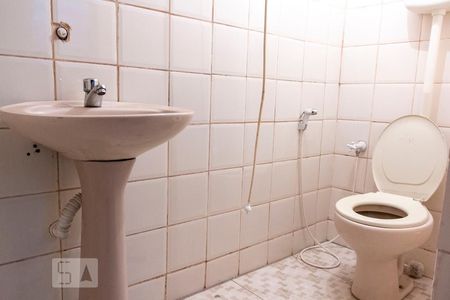 Casa à venda com 192m², 4 quartos e 8 vagasBanheiro de serviço