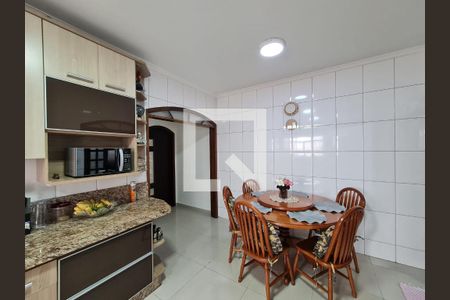 Casa à venda com 227m², 3 quartos e 2 vagas Casa à venda com 227m², 3 quartos e 2 vagasCozinha