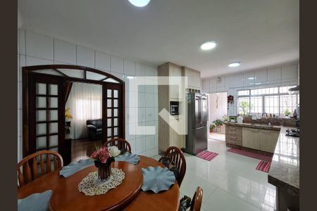 Casa à venda com 227m², 3 quartos e 2 vagas Casa à venda com 227m², 3 quartos e 2 vagasCozinha