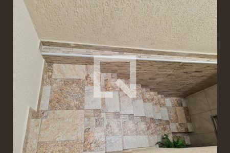 Casa à venda com 227m², 3 quartos e 2 vagas Casa à venda com 227m², 3 quartos e 2 vagasEscada acesso a area de serviço