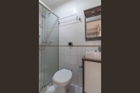 Banheiro de apartamento para alugar com 1 quarto, 46m² em Petrópolis, Porto Alegre