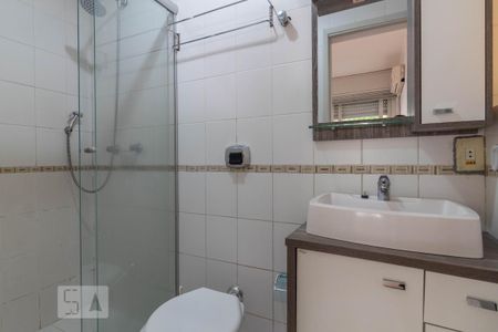 Banheiro de apartamento para alugar com 1 quarto, 46m² em Petrópolis, Porto Alegre