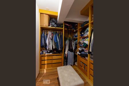 Apartamento para alugar com 115m², 2 quartos e 2 vagas Apartamento para alugar com 115m², 2 quartos e 2 vagasCloset quarto 2 suíte