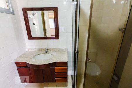 Banheiro de apartamento para alugar com 3 quartos, 72m² em Lapa, São Paulo