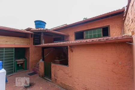 Casa à venda com 182m², 2 quartos e 2 vagasQuintal
