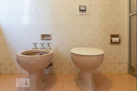 Banheiro de apartamento para alugar com 2 quartos, 130m² em Higienópolis, São Paulo