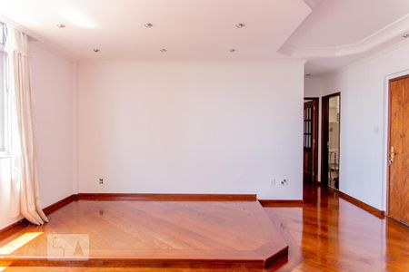 Apartamento para alugar com 120m², 3 quartos e 1 vagaSala