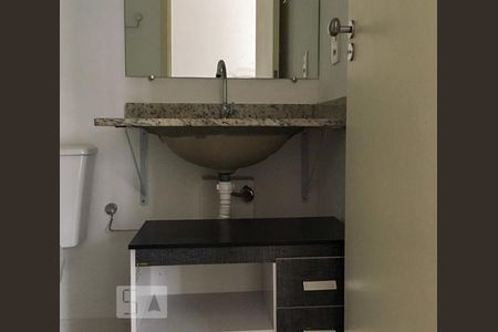 Banheiro de apartamento para alugar com 2 quartos, 51m² em Umuarama, Osasco