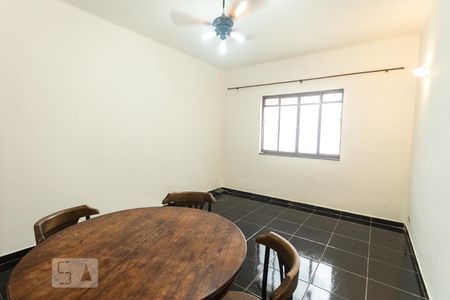 Casa para alugar com 210m², 2 quartos e 3 vagasSala