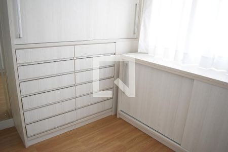 Closet suíte 1 de casa para alugar com 3 quartos, 157m² em Campo Comprido, Curitiba
