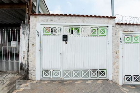 Casa à venda com 90m², 2 quartos e 3 vagas Casa à venda com 90m², 2 quartos e 3 vagasFachada