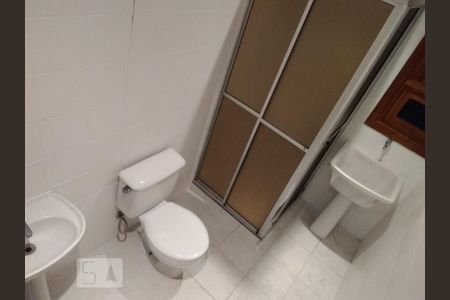 Banheiro de kitnet/studio para alugar com 1 quarto, 37m² em Jardim Floresta, Porto Alegre