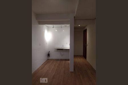 Visão do comodo para a cozinha de kitnet/studio para alugar com 1 quarto, 37m² em Jardim Floresta, Porto Alegre