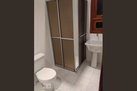 Banheiro de kitnet/studio para alugar com 1 quarto, 37m² em Jardim Floresta, Porto Alegre