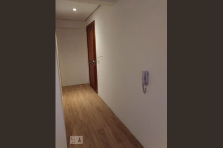 Entrada de kitnet/studio para alugar com 1 quarto, 37m² em Jardim Floresta, Porto Alegre