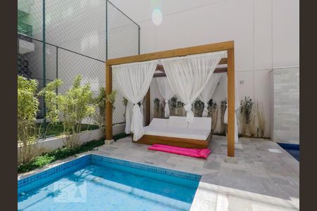 Apartamento à venda com 34m², 2 quartos e sem vagaÁrea comum - Piscina