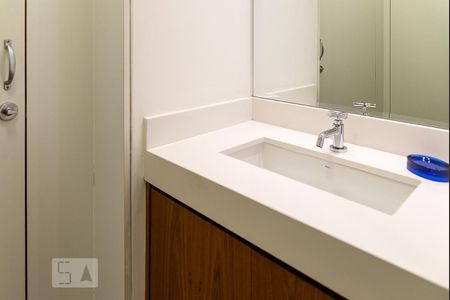 Banheiro de kitnet/studio para alugar com 1 quarto, 35m² em Consolação, São Paulo