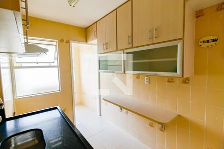 Apartamento à venda com 56m², 2 quartos e 1 vaga Apartamento à venda com 56m², 2 quartos e 1 vagaCozinha - Armários